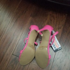 Leather Strappy Fuschia Sandals